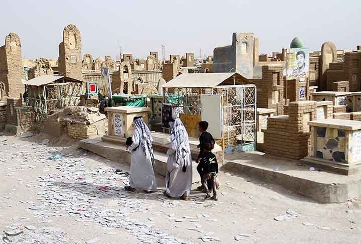 Ainda de acordo com o coveiro, eles chegaram a ter que enterrar mais de 200 corpos por dia.