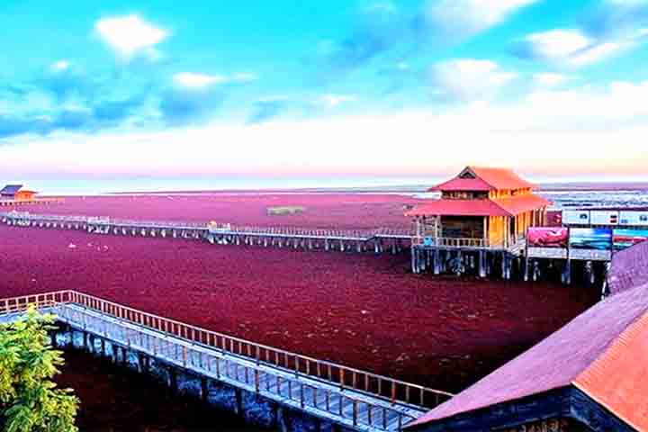 Por ano, a região recebe uma média de 2 milhões de visitantes. Seu cenário pictórico serve a caráter para casais que queiram fazer imagens romanescas. 

