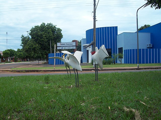IGUATEMI (MS) - Vem de 'yguá': lagoa, enseada + 'temi': esverdeada. Assim,  'lago verde' ou 'lagoa verde'.