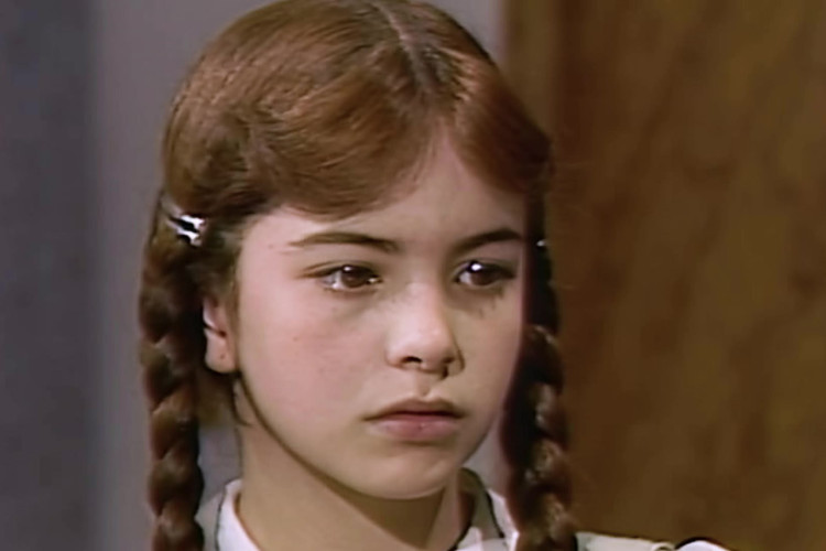 A protagonista "Chispita", interpretada por Lucero, era Isabel, uma garotinha carinhosa e gentil que vivia num colégio de freiras com sua avó.