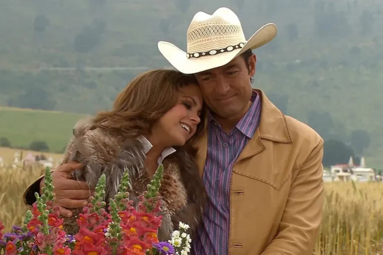 Casal protagonista de "A Dona", Valentina (Lucero) e José Miguel (Fernando Colunga).