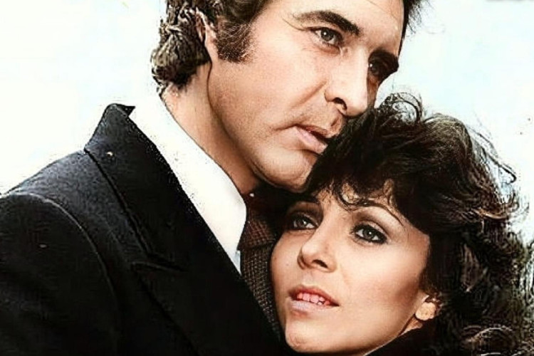 A trama protagonizada pela atriz Verónica Castro foi a primeira produção mexicana  exibida no país. 