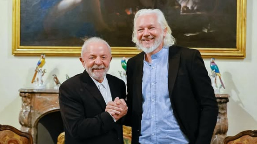 Presidente Lula encontrou Julian Assange, do WikiLeaks, em Roma.