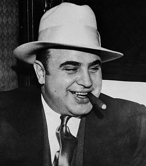 Um biógrafo de Bennett escreveu que ele recebeu um empurrãozinho da Máfia de Al Capone para deslanchar na carreira. Segundo o Daily News, em 1960 ele teria pagado US$ 600 mil para cortar seus laços com a máfia.