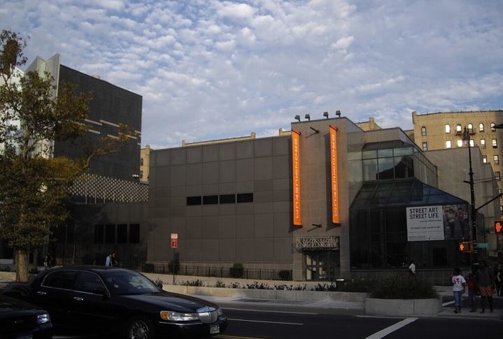 Bronx também é conhecido por ser um berço do hip hop e do rap, além de ser lar de diversos museus, como o Museu de Arte do Bronx (foto) e o Museu do Condado do Bronx.