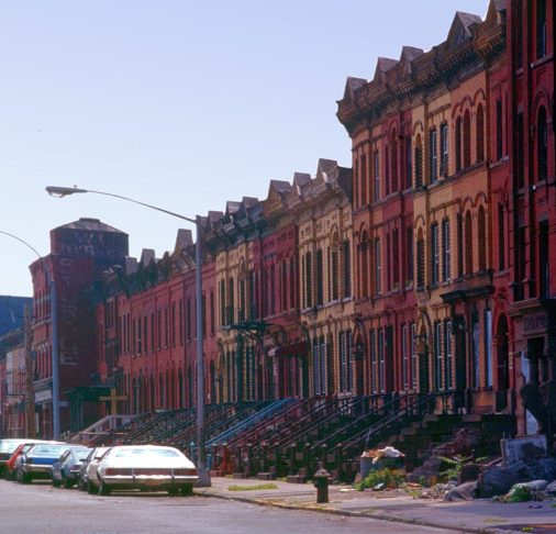 Em 1874, o Bronx foi incorporado à cidade de Nova York, tornando-se o primeiro burgo (cidade murada autogovernada) fora de Manhattan a se unir à cidade.