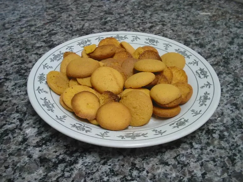 3. Tareco (nota 3,2): Biscoitos feitos com apenas quatro ingredientes e criados no estado de Pernambuco. O “prato” caiu no gosto do brasileiro, porém se tornou famoso depois que o cantor Flávio José nomeou uma de suas músicas como Tareco e Mariola.