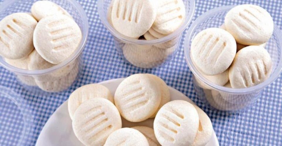 6. Sequilhos (nota 3,6): Com poucos ingredientes, esses biscoitos são consumidos em uma refeição na parte da tarde, acompanhados do tradicional cafezinho. Algumas pessoas os consomem com fruta, creme ou sorvete, porém não agradaram os votantes do site.