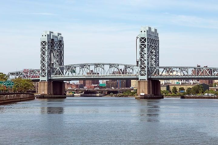 Em 1936, quando tinha nove anos apresentou-se na abertura da Triborough Bridge, famosa ponte em Nova Iorque que liga os distritos de Manhattan, Queens e o Bronx.