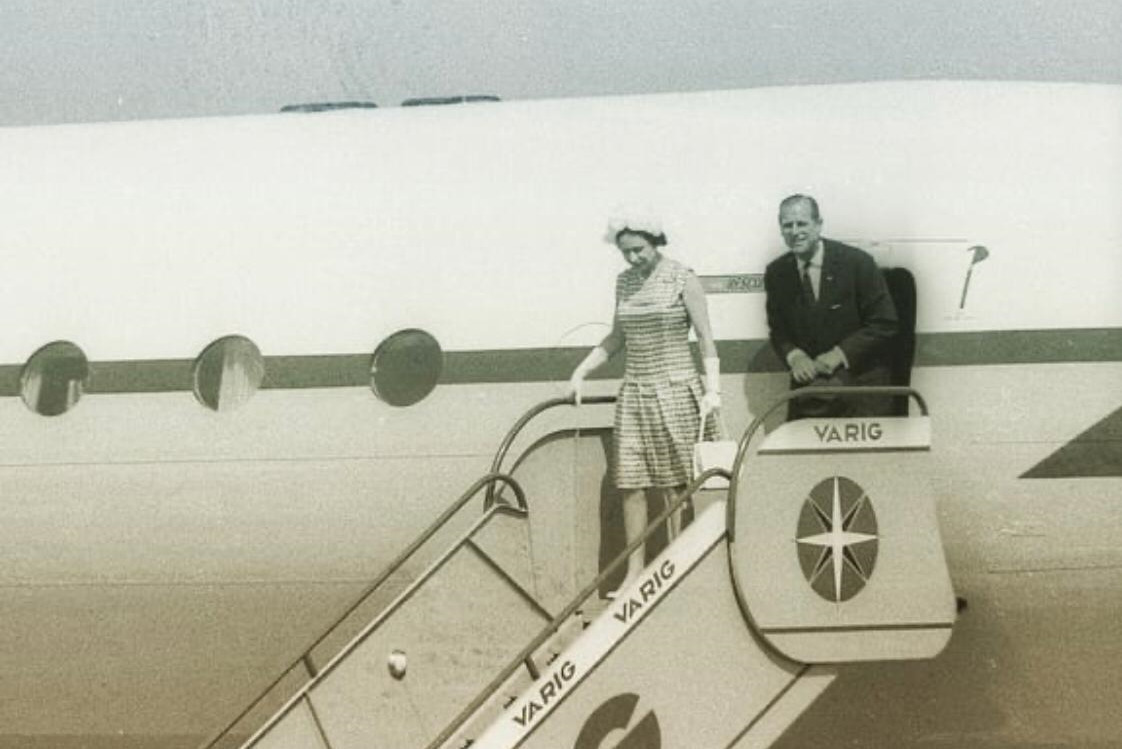 A Varig transportou grandes personalidades nacionais e internacionais, como chefes de estado, ídolos do esporte e artistas. Nas viagens que fez ao Brasil, o Papa João Paulo 2º retornou a Roma a bordo de aviões da Varig. A Rainha Elizabeth desceu por escadaria com o logotipo da empresa após desembarcar no Brasil pelo avião da força aérea britânica. 

