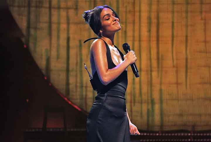 De ascendência colombiana e polonesa, ela se destacou desde jovem em produções teatrais escolares e em sua comunidade, desenvolvendo uma paixão por atuar e cantar.