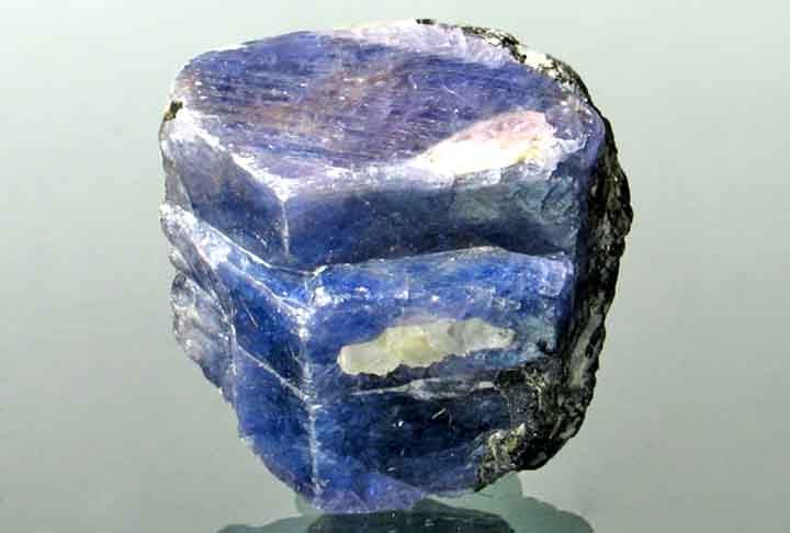 Cientistas da Universidade de Heidelberg, na Alemanha, descobriram novos detalhes sobre a formação das safiras, especialmente sobre como suas gemas adquirem a cor azul característica.