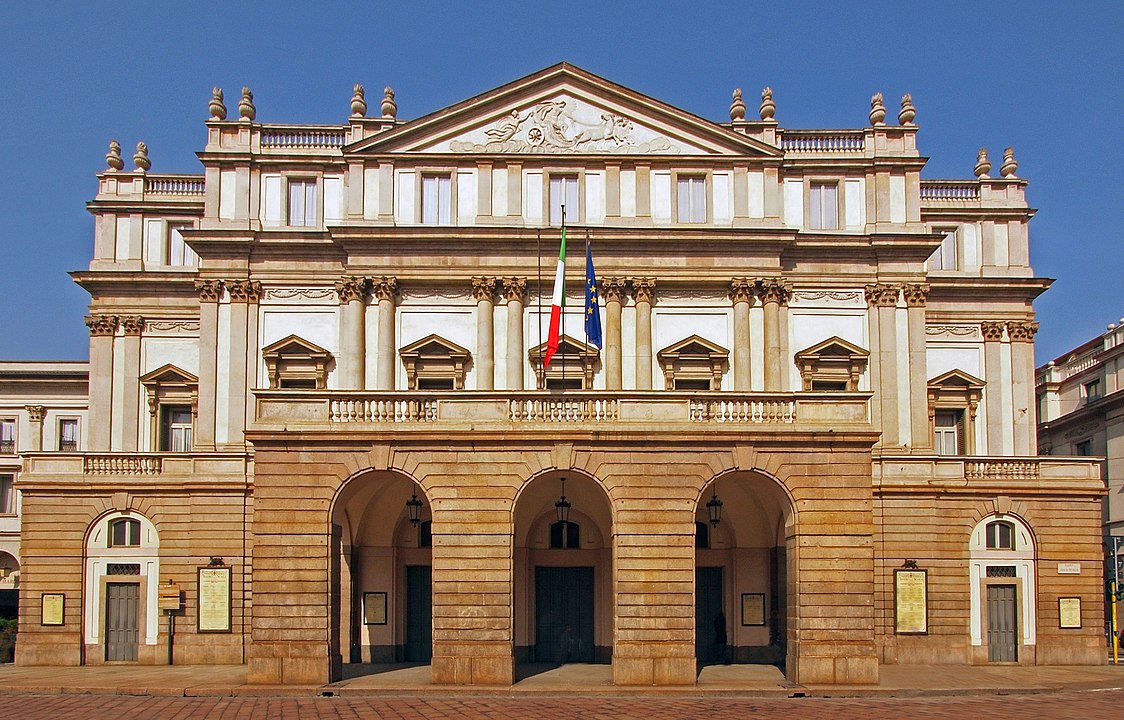 Teatro alla Scala (Milão, Itália) - Inaugurado em 1778, é uma das casas de ópera mais famosas do mundo. La Scala é sinônimo de tradição operística e recebe grandes produções e renomados artistas.