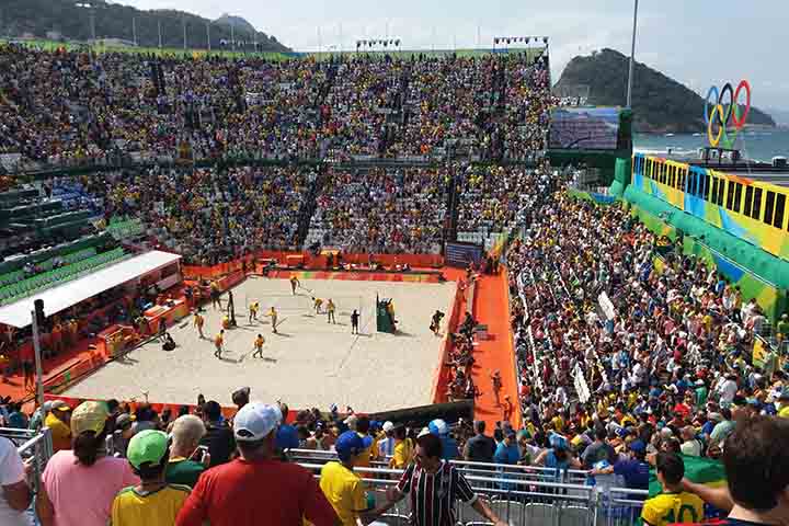 Nos Jogos Olímpicos de 2016, a praia sediou as competições de vôlei de praia, maratona aquática e triatlo. A Arena Copacabana é uma área móvel que foi construída na praia de Copacabana para a realização dessas modalidades.