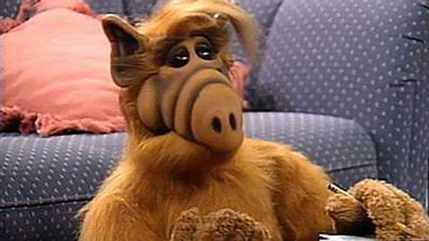 2.º Lugar: Alf (Alf, o teimoso - 1987). Alienígena de falas engraçadas e confusas, torna-se um membro permanente da família Tanner, humanos com os quais compartilha momentos alegres, mas também sua saudade de casa.