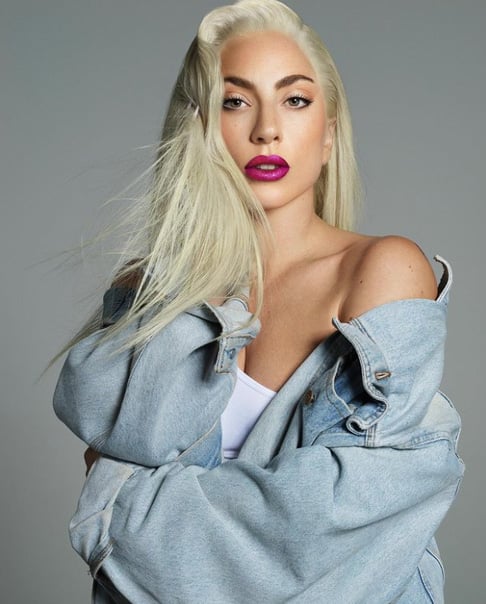 Lady Gaga viria ao Brasil em 2017, no Rock in Rio, mas precisou cancelar o show por conta de uma crise de fibromialgia, doença que causa dores intensas em todo o corpo. Em 2012, ela fez suas únicas apresentações até hoje no país - em São Paulo, Rio de Janeiro e Porto Alegre