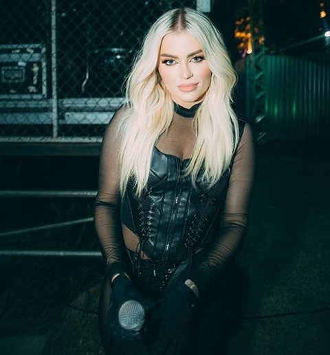 Luísa Sonza: Após o término do relacionamento com Whindersson Nunes, em 2020, a cantora foi alvo de uma onda de ataques e ameaças de morte nas redes sociais. 