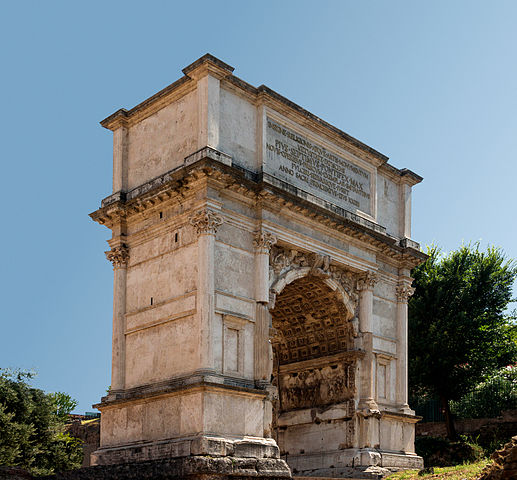 Arco de Tito (Roma, Itália) - Localizado no Fórum Romano, este arco foi construído em 81 d.C. para comemorar a vitória do imperador Tito sobre a revolta judaica na Judeia. É um dos primeiros exemplos de um arco triunfal e serviu de modelo para outros arcos, como o de Paris.