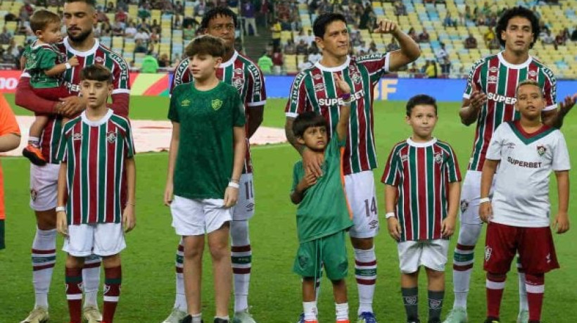 Atacante ficará entre três a quatro semanas fora dos gramados em previsão otimista; lesão se deu em jogo contra a Aparecidense