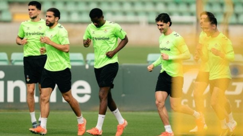 Equipes se enfrentam pelo jogo de ida da semifinal da Liga Conferência 2024/25
