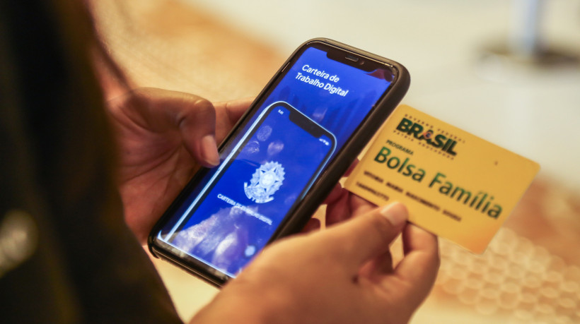 FORTALEZA-CE BRASIL, 30.04.2025 - Beneficiários do programa bolsa familia que estejam atuando no mercado de trabalho com a personagem Vitória Sousa(Foto Joao Filho Tavares O Povo)