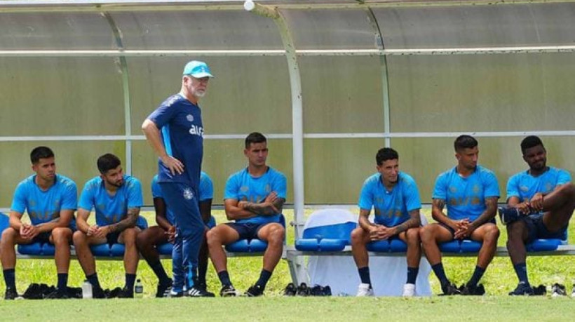 Imortal espera utilizar experiências de Felipão e Mano Menezes, que acumulam sete títulos, para conquistar a Copa do Brasil