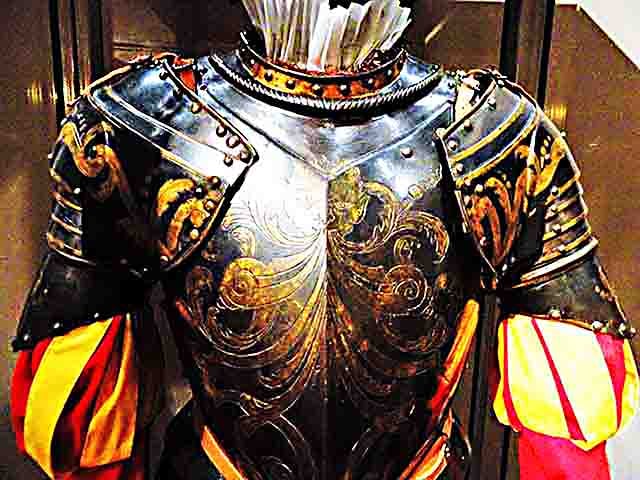 Um episódio marcante na história da Guarda Suíça foi o chamado Saque de Roma, que ocorreu em 6 de maio de 1527. Nessa data, tropas rebeldes de Carlos V, imperador do Sacro Império Romano-Germânico, invadiram Roma tendo como alvo o papado, então comandado por Clemente VII.
