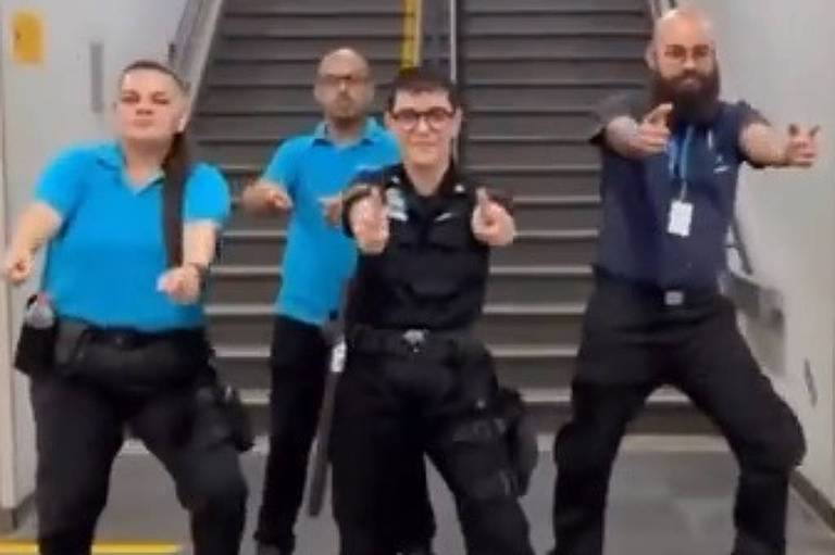 Em seu perfil oficial no Instagram, a MetrôRio compartilhou um vídeo para divulgar o serviço. Na peça, funcionários da concessionária reencenam parte do clipe da música “LoveGame”, sucesso da artista e que também foi gravado em uma plataforma de metrô.
