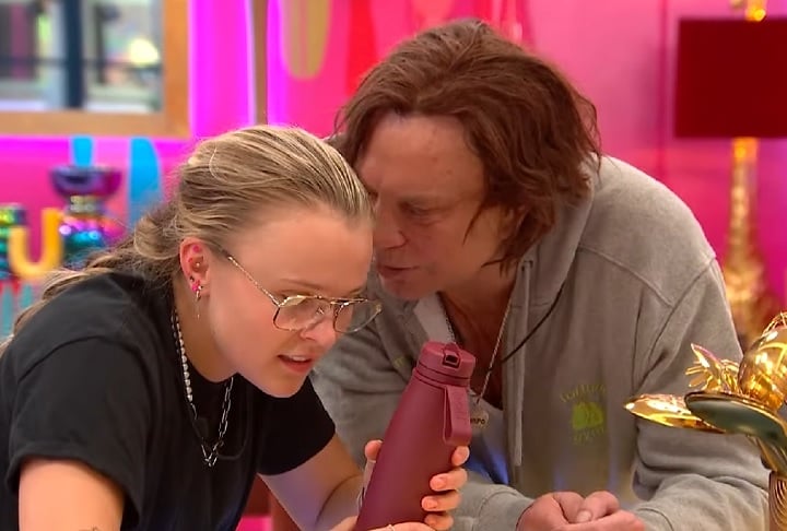 Apesar de ter se desculpado após uma primeira advertência, alegando não ter intenções maldosas, Rourke continuou envolvido em conflitos, principalmente com o apresentador Chris Hughes.