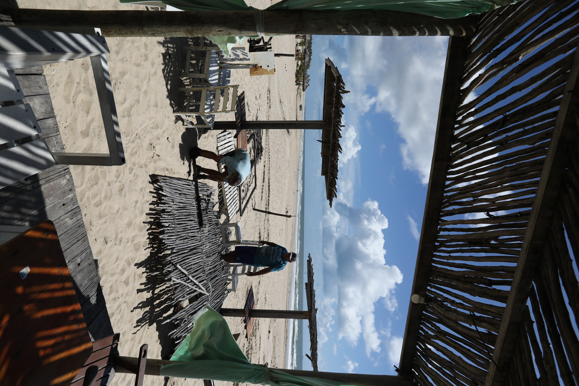 Retirada de barracas irregulares na Praia do Futuro em operação da SPU