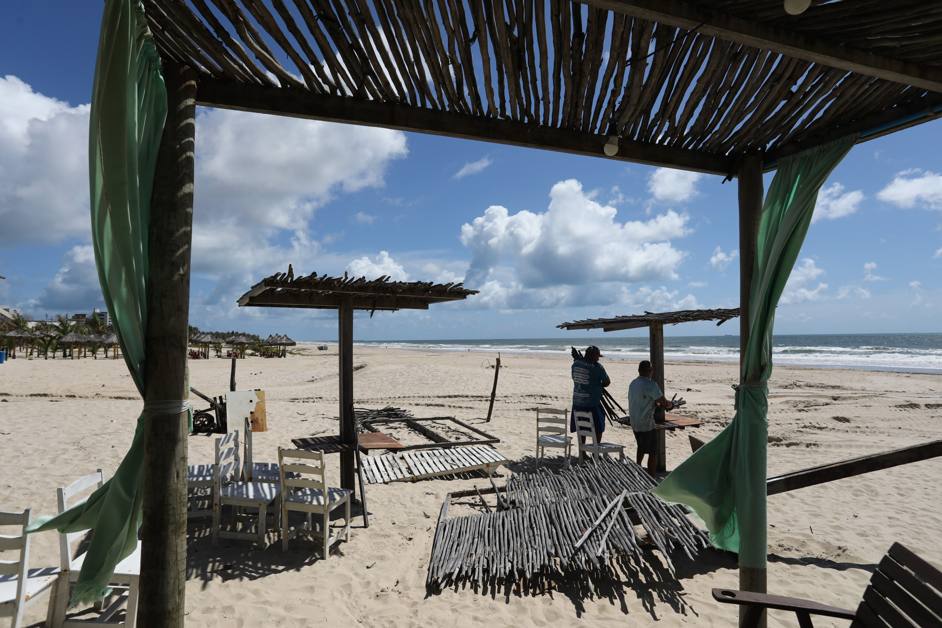 Retirada de barracas irregulares na Praia do Futuro em operação da SPU