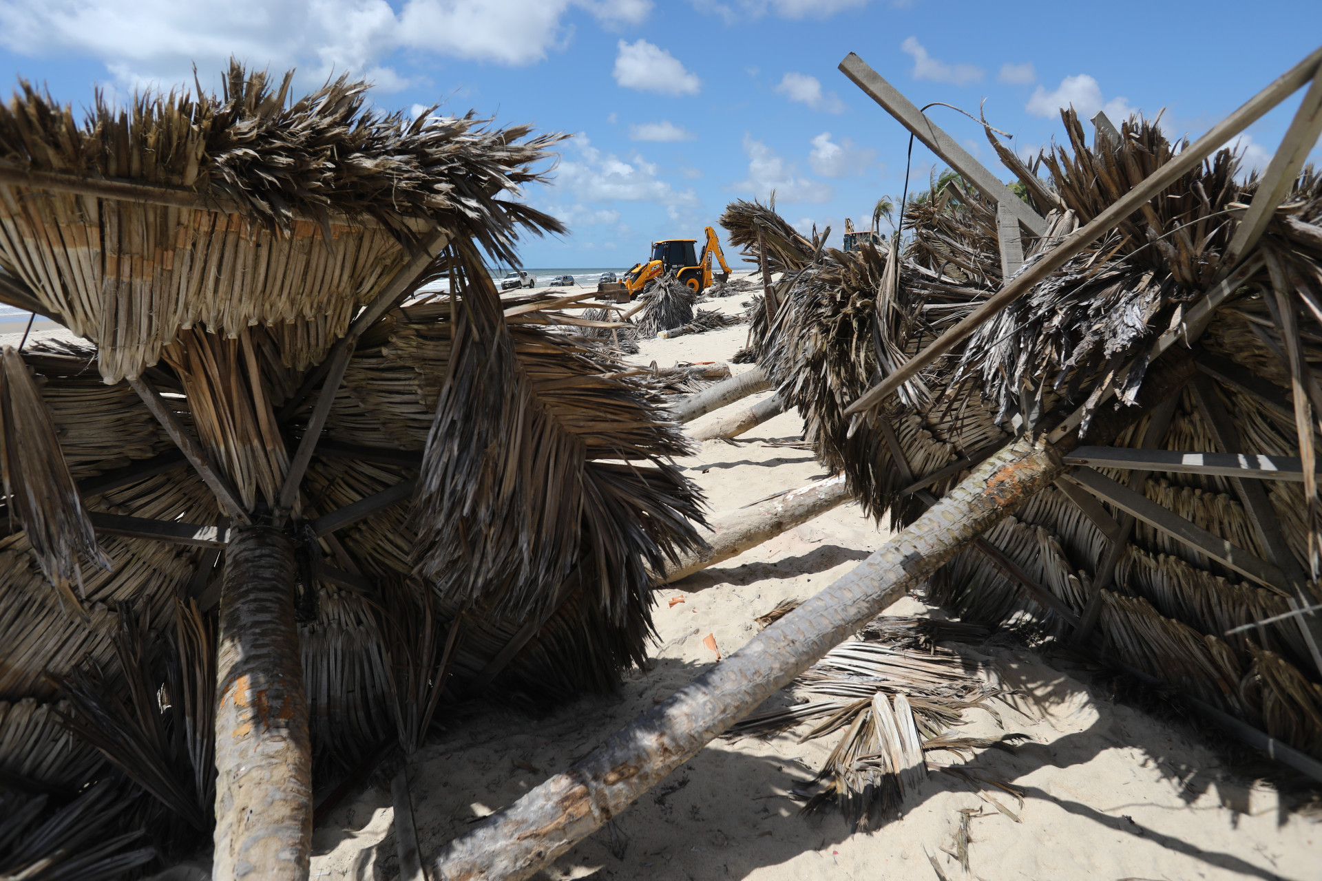 Retirada de barracas irregulares na Praia do Futuro em operação da SPU