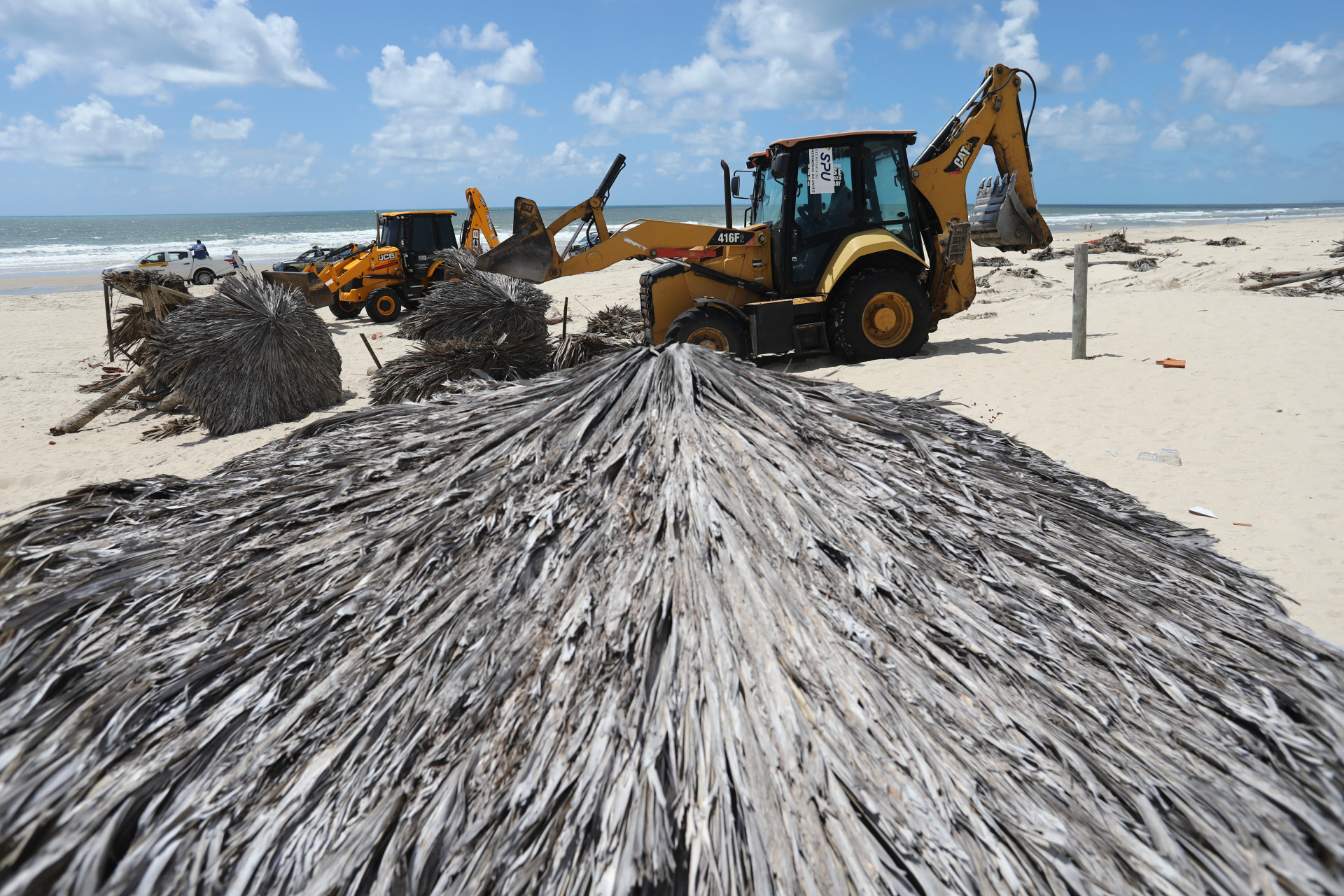 Retirada de barracas irregulares na Praia do Futuro em operação da SPU