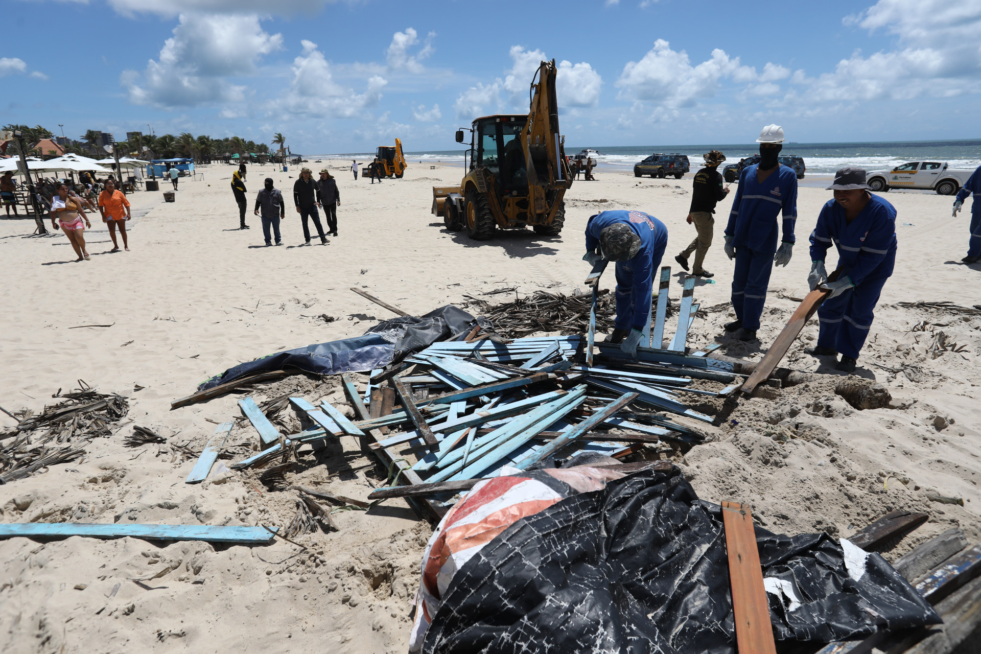 Retirada de barracas irregulares na Praia do Futuro em operação da SPU