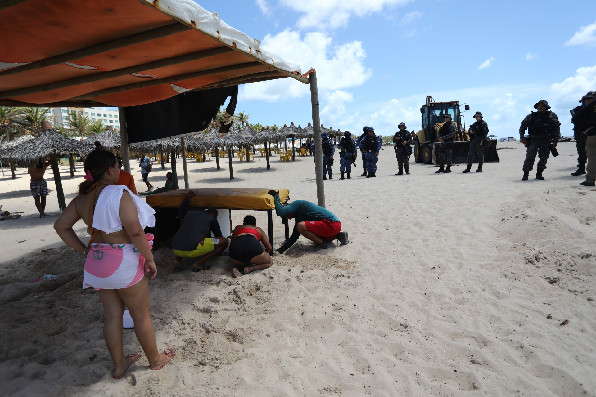 Retirada de barracas irregulares na Praia do Futuro em operação da SPU