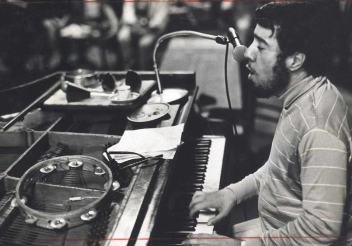 Sergio Mendes (1941 - 2024): nascido em Niterói, no estado do Rio de Janeiro, foi um dos artistas brasileiros de maior sucesso internacional. Pianista essencial na divulgação da bossa nova no exterior, gravou 35 álbuns, foi indicado ao Oscar e conquistou um Grammy e dois Grammys Latinos.

