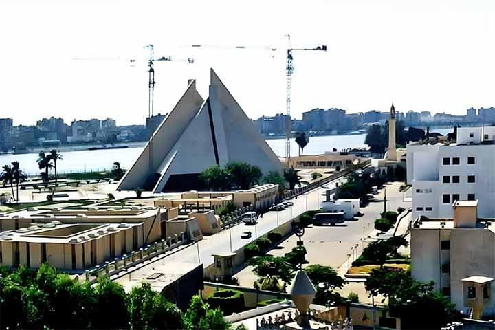 Minya é uma província localizada no sul do Egito que tem como capital a cidade homônima, que fica a quase 250 km da capital Cairo. 

