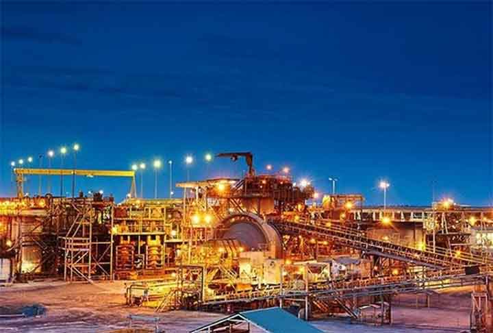 Cannington fica em uma ampla planície com algumas mesas baixas. É atravessada por rios sinuosos que ficam secos durante grande parte do ano, mas que inundam periodicamente. A área é semiárida com 250 milímetros (9,84 pol) de precipitação anual, caindo principalmente entre novembro e março. 