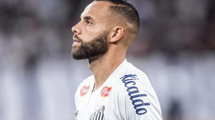 Atacante não marca há nove jogos, começa a receber muitas críticas da torcida e pode perder vaga com novo treinador