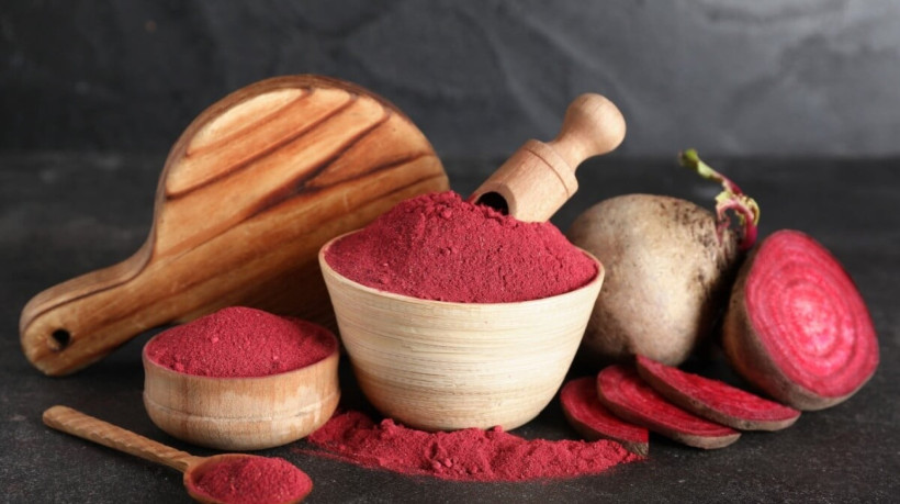 Alimentos em pó podem contribuir para uma rotina saudável e prática (Imagem: Pixel-Shot | Shutterstock)