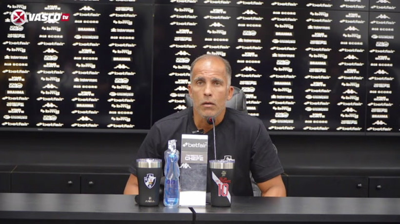 Felipe comenta situação de zagueiro no elenco do Vasco