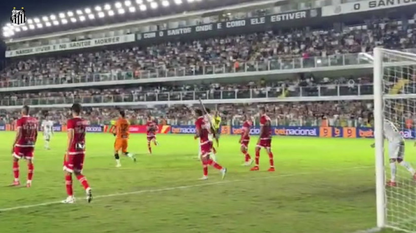 Rollheiser marca o primeiro com a camisa do Santos; veja gol na Copa do Brasil
