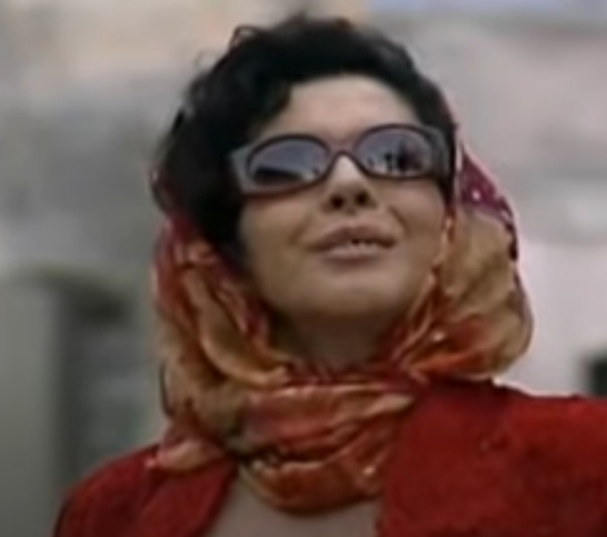 Na vice-liderança está Tieta , novela em que a personagem principal (que tem o nome da obra) vê seu pai Zé Esteves não considerá-la mais como sua filha e expulsá-la de sua própria casa. O elenco tem Cláudia Ohana, Sebastião Vasconcelos, Betty Faria, Joana Fomm e José Mayer. 