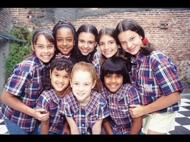 Agora, considerando as novelas com mais de uma temporada, a que teve mais episódios foi Chiquititas, do SBT. A primeira temporada começou em 1997 e a última (quinta) terminou em janeiro de 2021. Ao todo, 807 capítulos. 