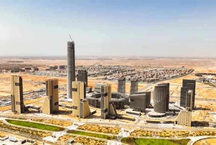 O Egito tem realizado há oito anos um projeto ousado. Trata-se de sua “Nova Capital Administrativa”, nos arredores da capital, Cairo. O custo estimado é de US$ 58 bilhões (cerca de R$ 327 bilhões), porém ainda não há previsão para que as obras desta cidade futurista tenham fim.