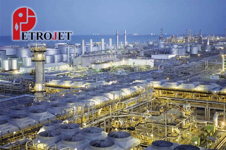 As redes mais importantes de oleoduto chegam até o Mar Vermelho e o Golfo Pérsico. Dessas localidades, o petróleo é distribuído em navios para diversas partes do mundo.
