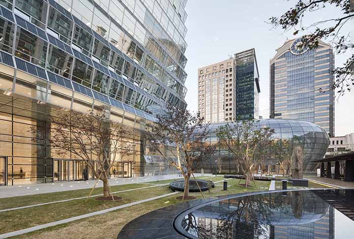 O foco é fugir de alternativas tradicionais e utilizar máquinas específicas, chamadas “chillers”. Elas utilizam resfriamento por ar e serão usadas como método de resfriamento da água.