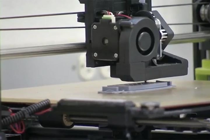 Na construção do imóvel tecnológico é utilizada uma impressora de quase três toneladas. 
