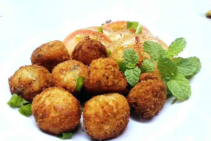 Feijão branco- O feijão branco tem uma textura suave e cremosa que se mistura bem com outros ingredientes. Além disso, é rico em proteínas e fibras, ajudando a criar bolinhos nutritivos e saborosos.