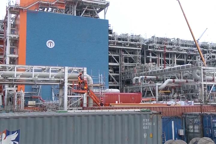 O mais extenso oleoduto do mundo, com 8.900 quilômetros, é o Druzhba.
